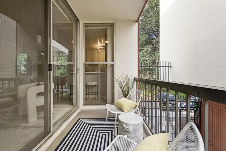250 Whitmore Street 104, Oakland, California 94611