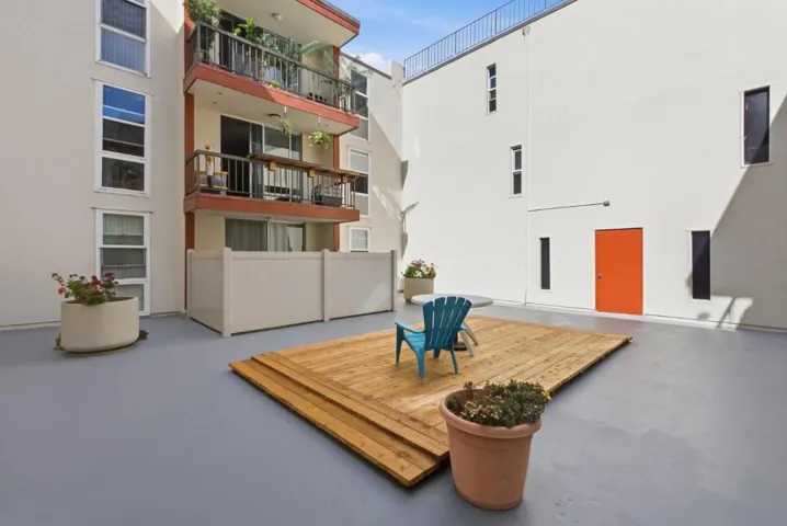 250 Whitmore Street 104, Oakland, California 94611