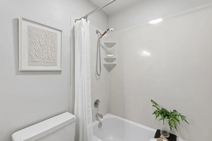 250 Whitmore Street 104, Oakland, California 94611