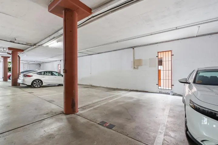 250 Whitmore Street 104, Oakland, California 94611