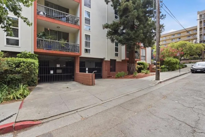 250 Whitmore Street 104, Oakland, California 94611
