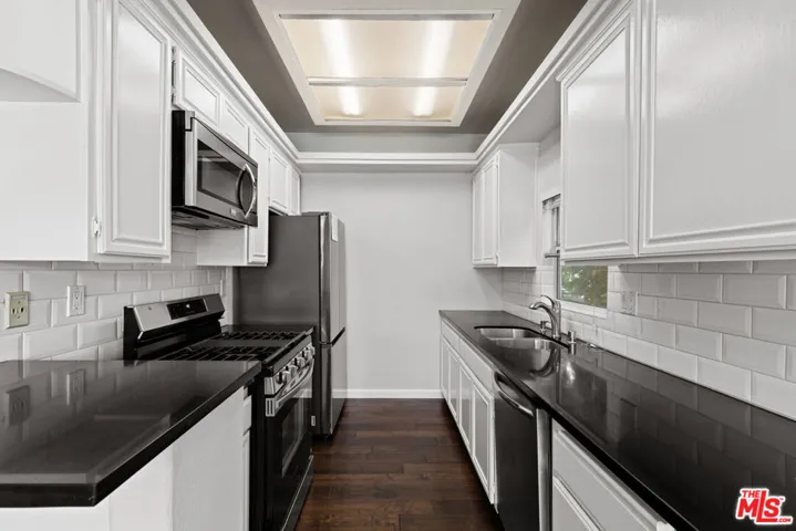 14061 Milbank Street 4, Sherman Oaks, California 91423