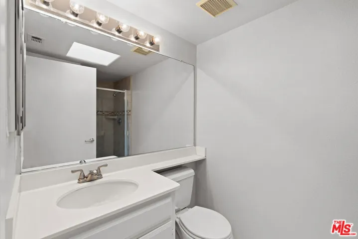 14061 Milbank Street 4, Sherman Oaks, California 91423