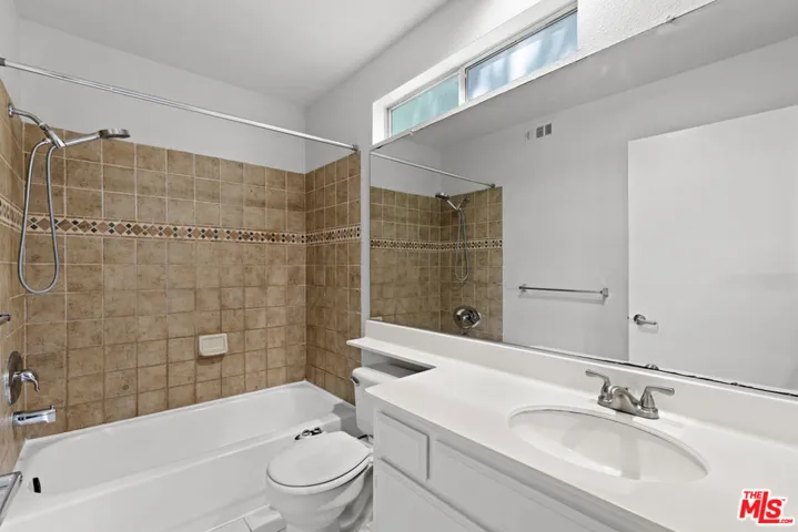 14061 Milbank Street 4, Sherman Oaks, California 91423