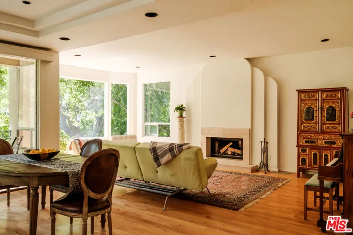 10055 Reevesbury Drive, Beverly Hills, California 90210