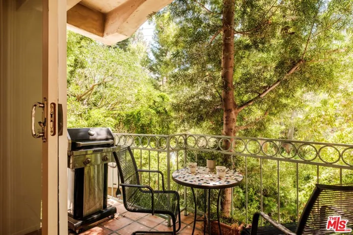 10055 Reevesbury Drive, Beverly Hills, California 90210