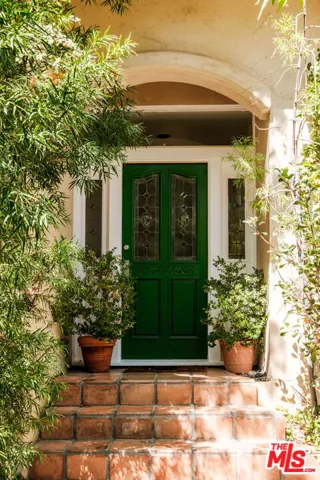 10055 Reevesbury Drive, Beverly Hills, California 90210