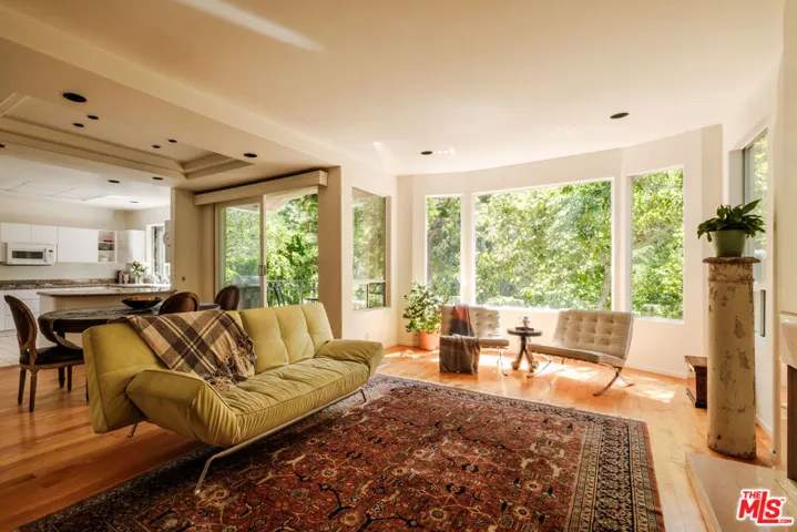 10055 Reevesbury Drive, Beverly Hills, California 90210
