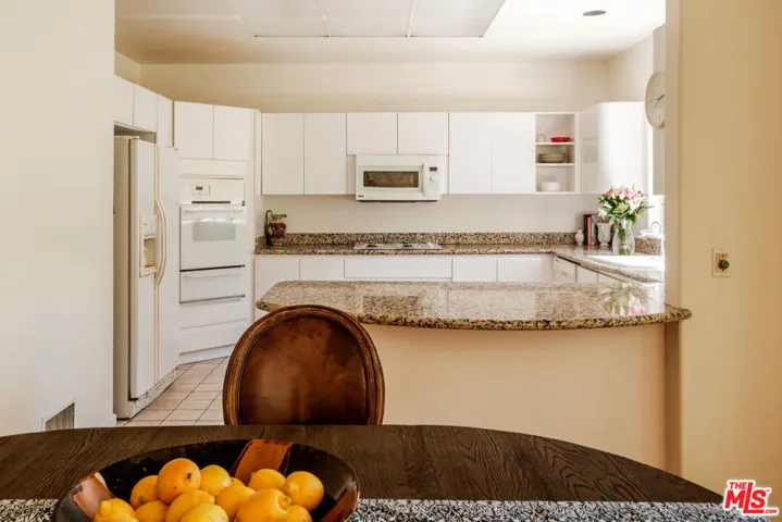 10055 Reevesbury Drive, Beverly Hills, California 90210