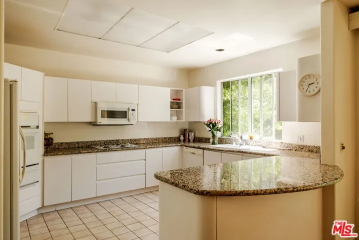10055 Reevesbury Drive, Beverly Hills, California 90210