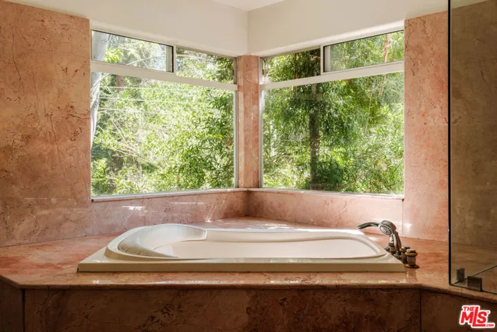 10055 Reevesbury Drive, Beverly Hills, California 90210