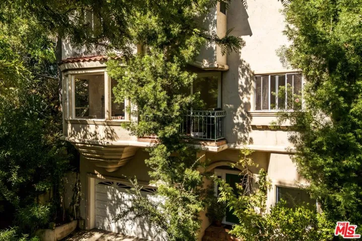 10055 Reevesbury Drive, Beverly Hills, California 90210