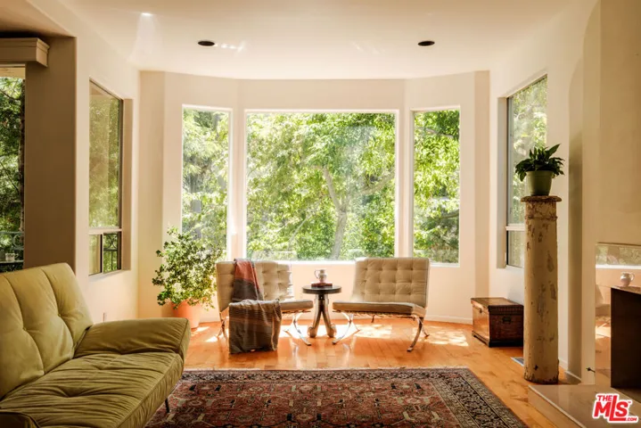 10055 Reevesbury Drive, Beverly Hills, California 90210