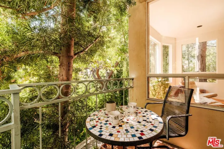 10055 Reevesbury Drive, Beverly Hills, California 90210