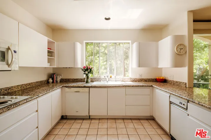 10055 Reevesbury Drive, Beverly Hills, California 90210