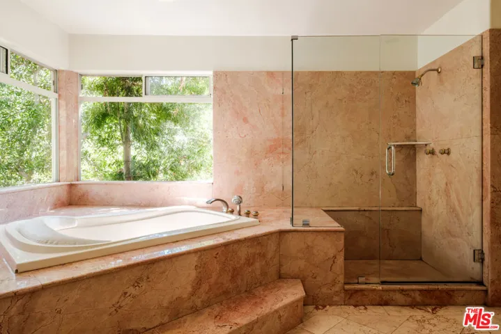 10055 Reevesbury Drive, Beverly Hills, California 90210