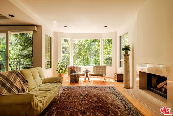 10055 Reevesbury Drive, Beverly Hills, California 90210