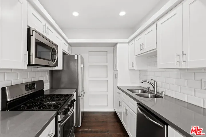 10627 Moorpark Street 8, North Hollywood, California 91602