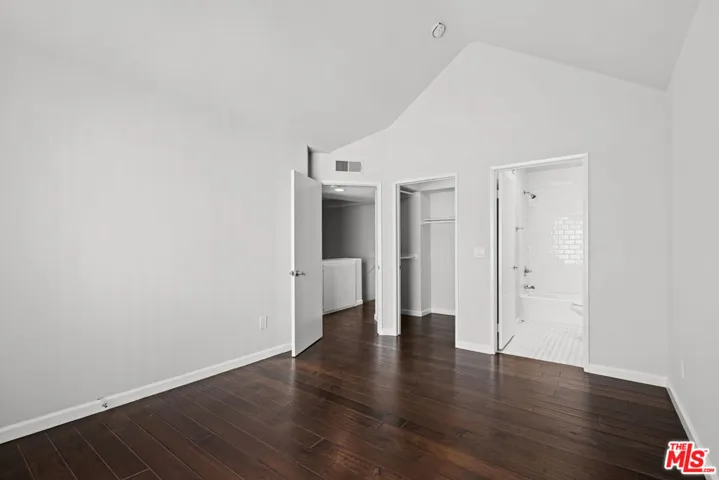 10627 Moorpark Street 8, North Hollywood, California 91602