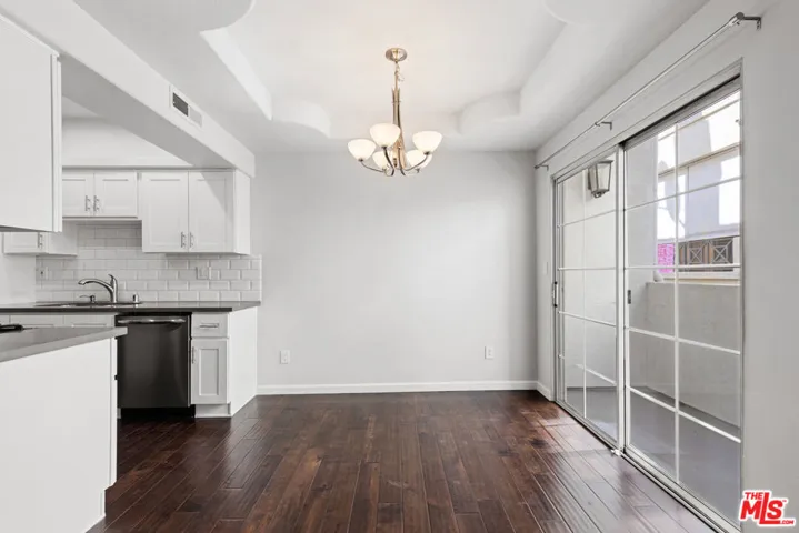 10627 Moorpark Street 8, North Hollywood, California 91602
