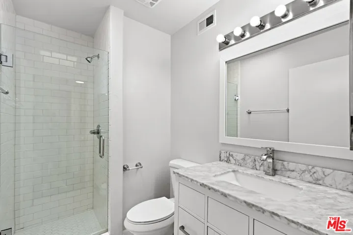 10627 Moorpark Street 8, North Hollywood, California 91602