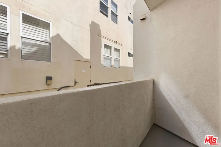 10627 Moorpark Street 8, North Hollywood, California 91602