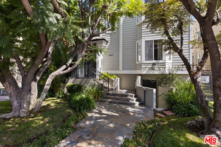 10627 Moorpark Street 8, North Hollywood, California 91602