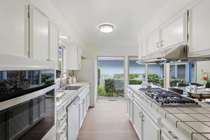 2821 Oakmont Drive, San Bruno, California 94066