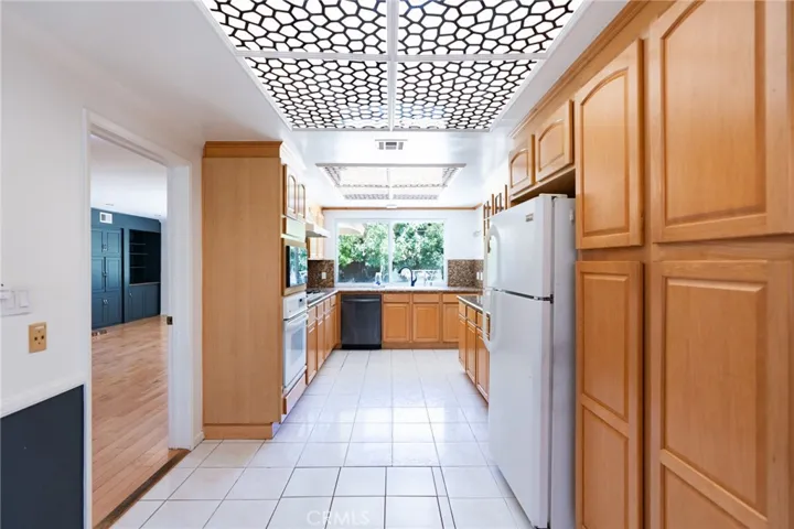 333 W Wistaria Avenue, Arcadia, California 91007