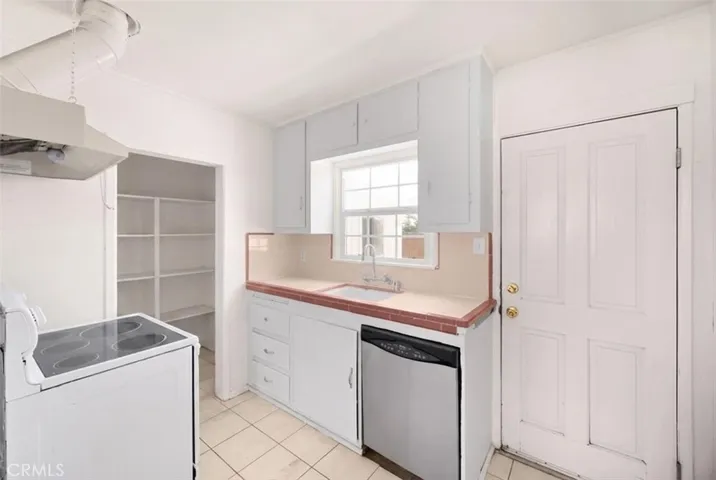 1068 E 9th Street, Upland, California 91786