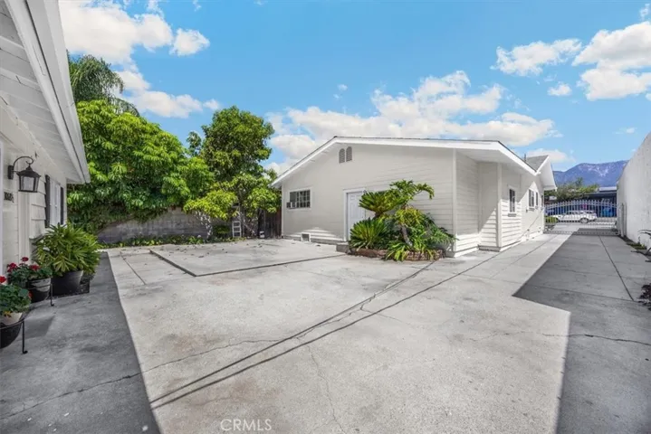 1068 E 9th Street, Upland, California 91786
