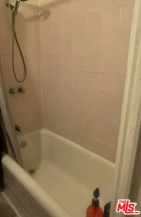 UNIT 3 BATHROOM UNIT 3 BATHROOM