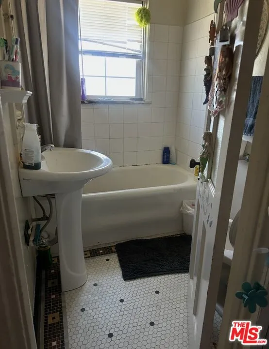 UNIT 7 BATHROOM UNIT 7 BATHROOM