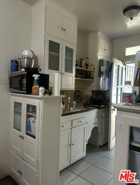 UNIT 8 KITCHEN UNIT 8 KITCHEN