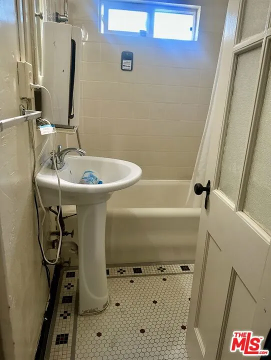 UNIT 8 BATHROOM UNIT 8 BATHROOM