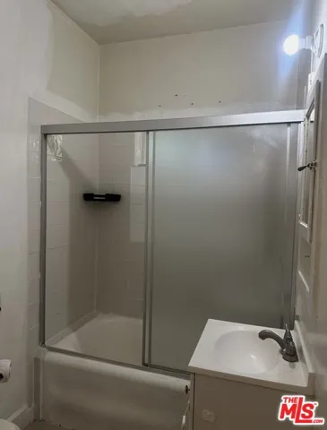 UNIT 2 BATHROOM