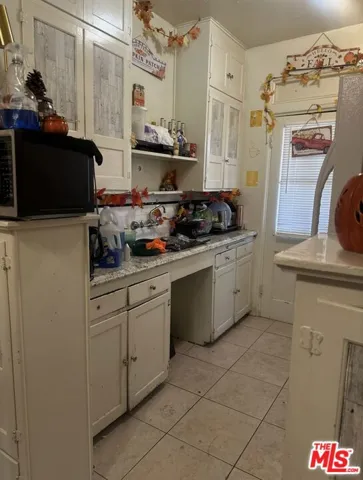 UNIT 7 KITCHEN