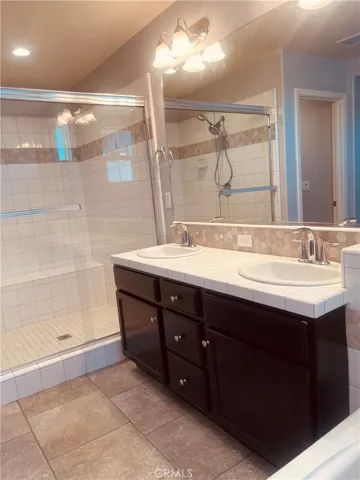 6251 E Overlook, Fresno, California 93727