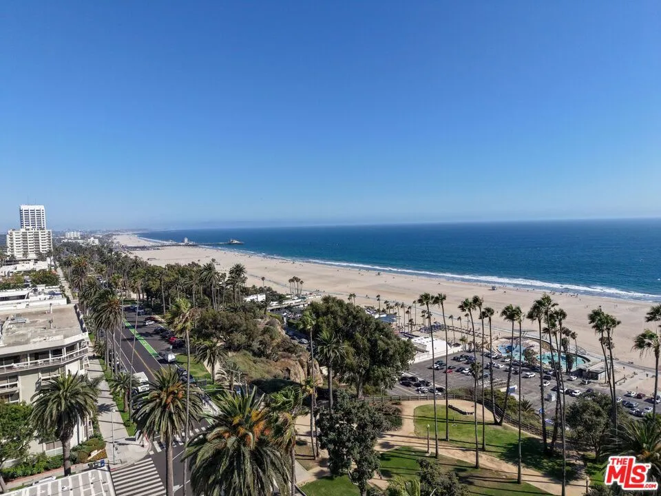 2.5 Blocks to Palisades Park!