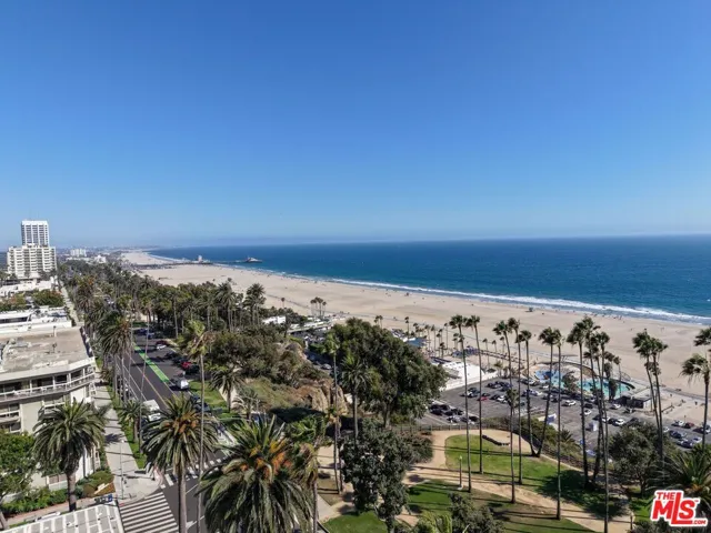 2.5 Blocks to Palisades Park!