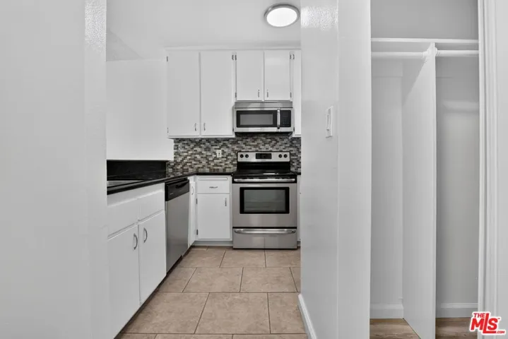 Entry to Kitchen