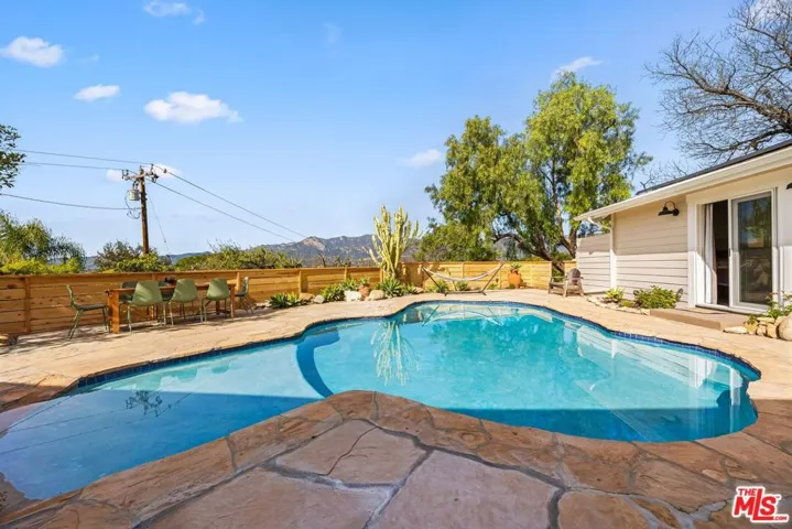 107 Alto Drive, Oak View, California 93022