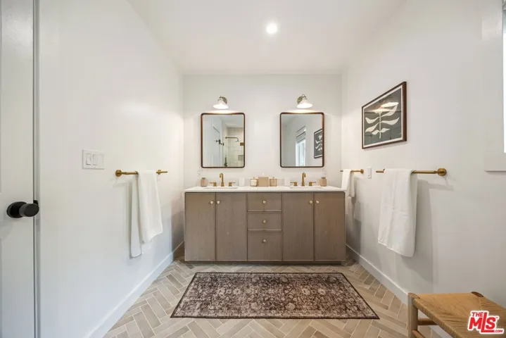 107 Alto Drive, Oak View, California 93022
