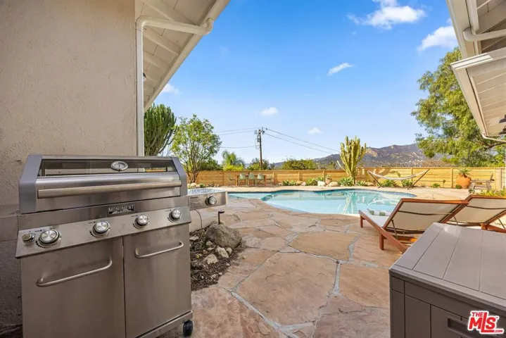 107 Alto Drive, Oak View, California 93022
