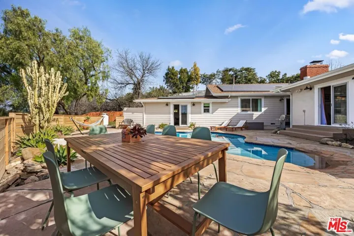 107 Alto Drive, Oak View, California 93022