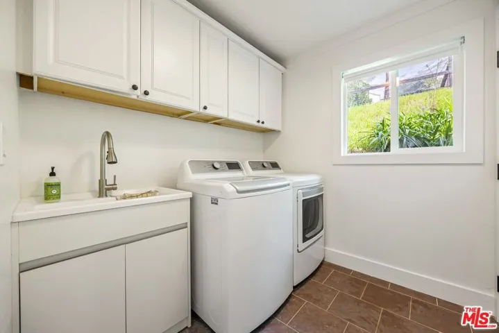 107 Alto Drive, Oak View, California 93022