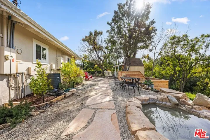 107 Alto Drive, Oak View, California 93022