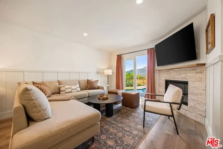 107 Alto Drive, Oak View, California 93022