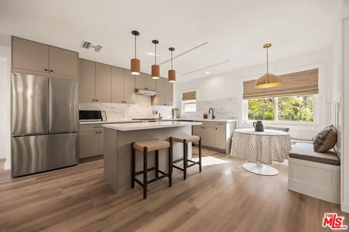 107 Alto Drive, Oak View, California 93022