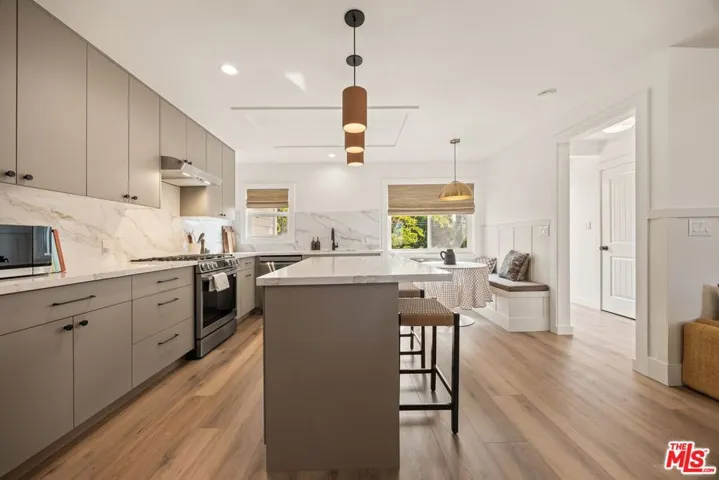 107 Alto Drive, Oak View, California 93022